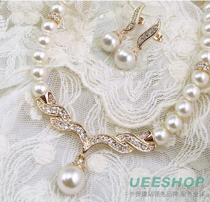 18K Rose Gold Kate Middleton Style Spiral Pearl Drop On Pearl Chain And Earrings Set With Cubic Zirconia S140